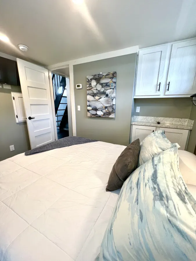 The SeaGlass House - Pet friendly Lakeside Tiny Home in Clermont 10