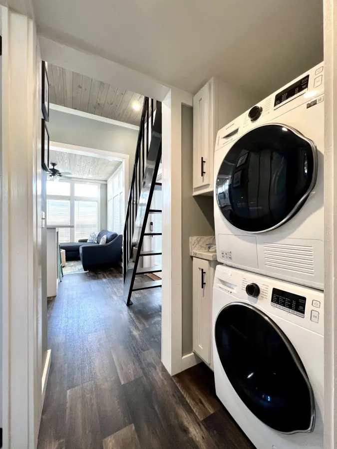 The SeaGlass House - Pet friendly Lakeside Tiny Home in Clermont 11