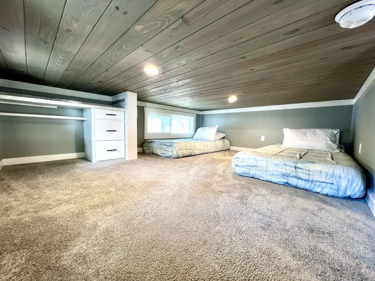 The SeaGlass House - Pet friendly Lakeside Tiny Home in Clermont 12