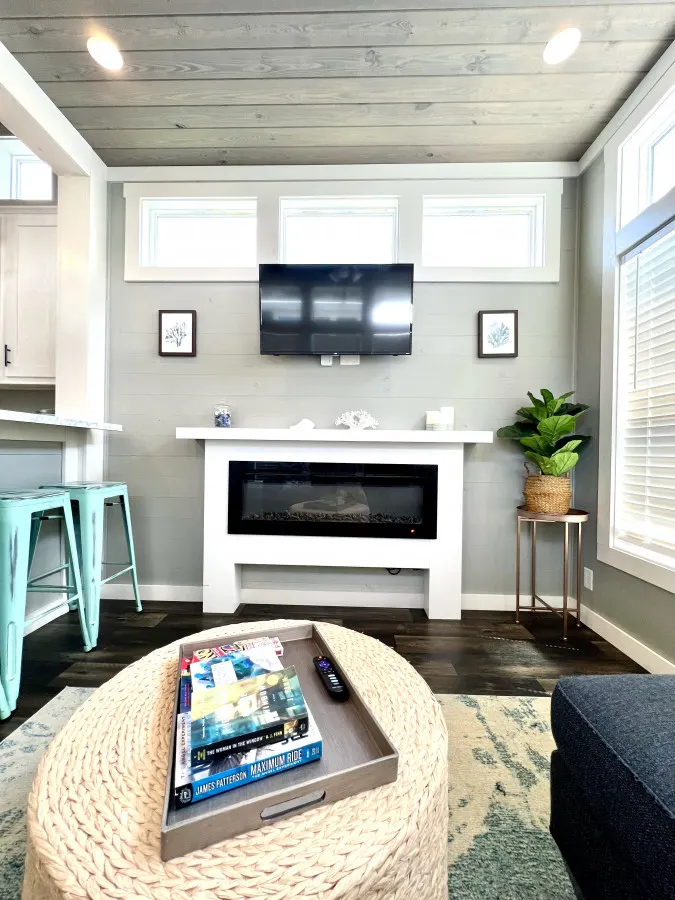 The SeaGlass House - Pet friendly Lakeside Tiny Home in Clermont 4