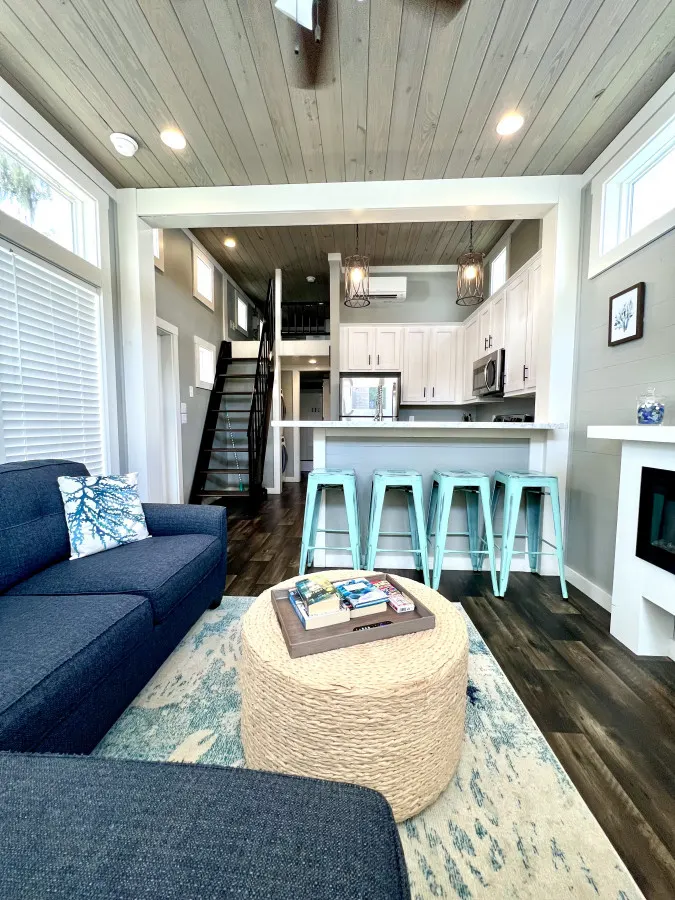 The SeaGlass House - Pet friendly Lakeside Tiny Home in Clermont 5