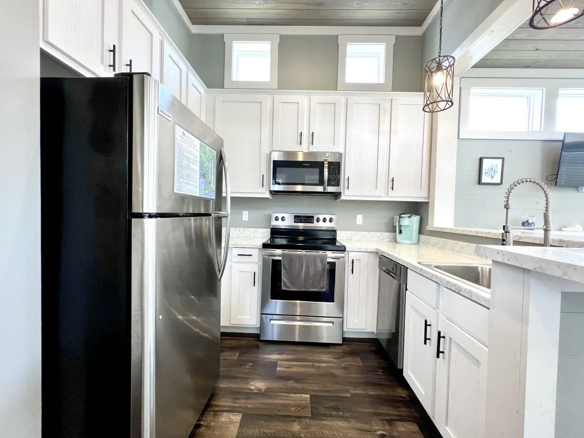 The SeaGlass House - Pet friendly Lakeside Tiny Home in Clermont 6