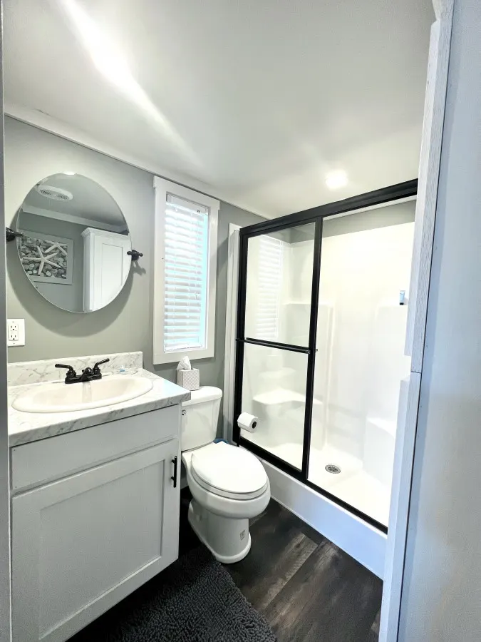The SeaGlass House - Pet friendly Lakeside Tiny Home in Clermont 7