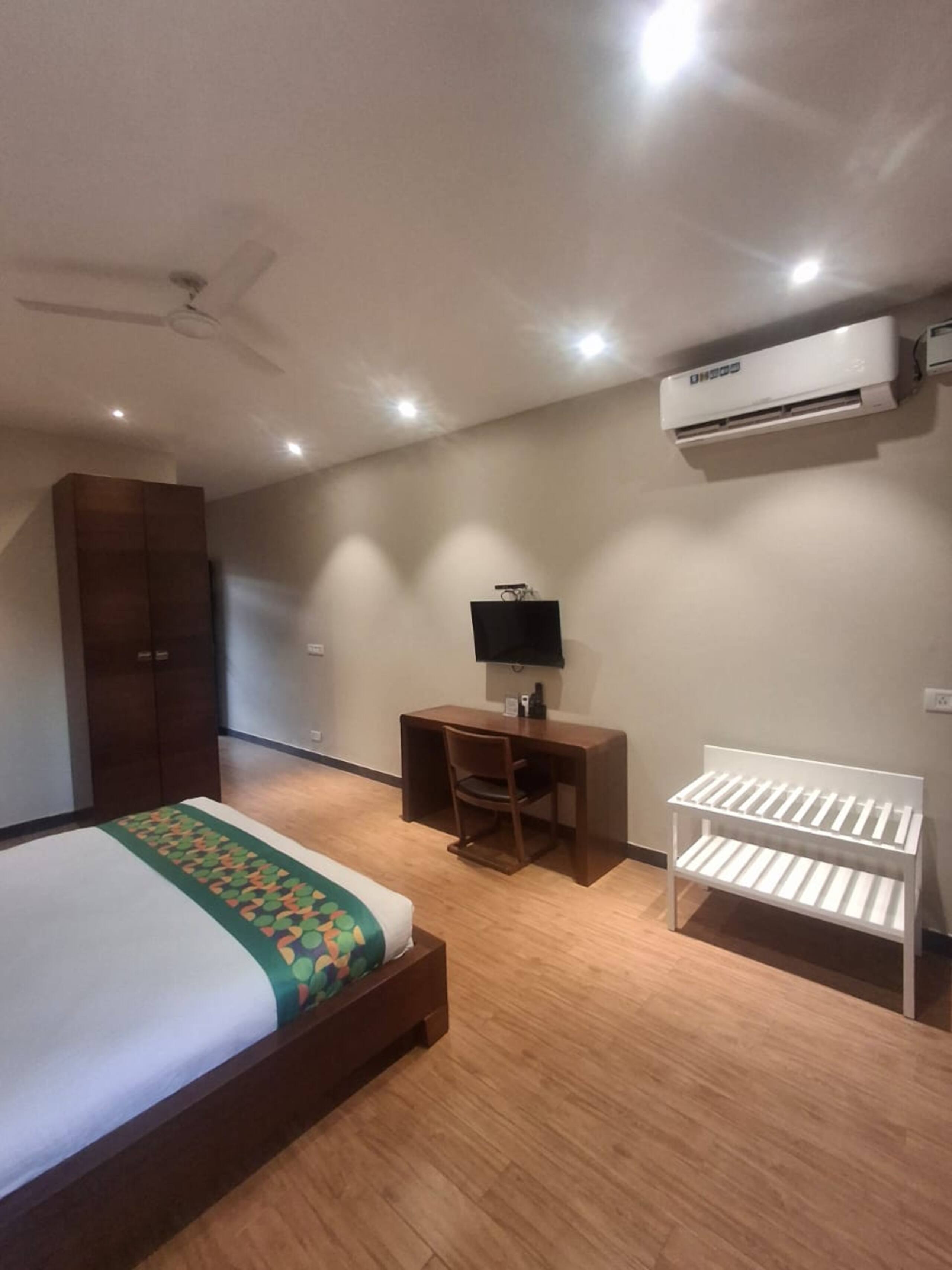 Mandrem Beach Retreat | Pool Access | AC | Bathtub 10