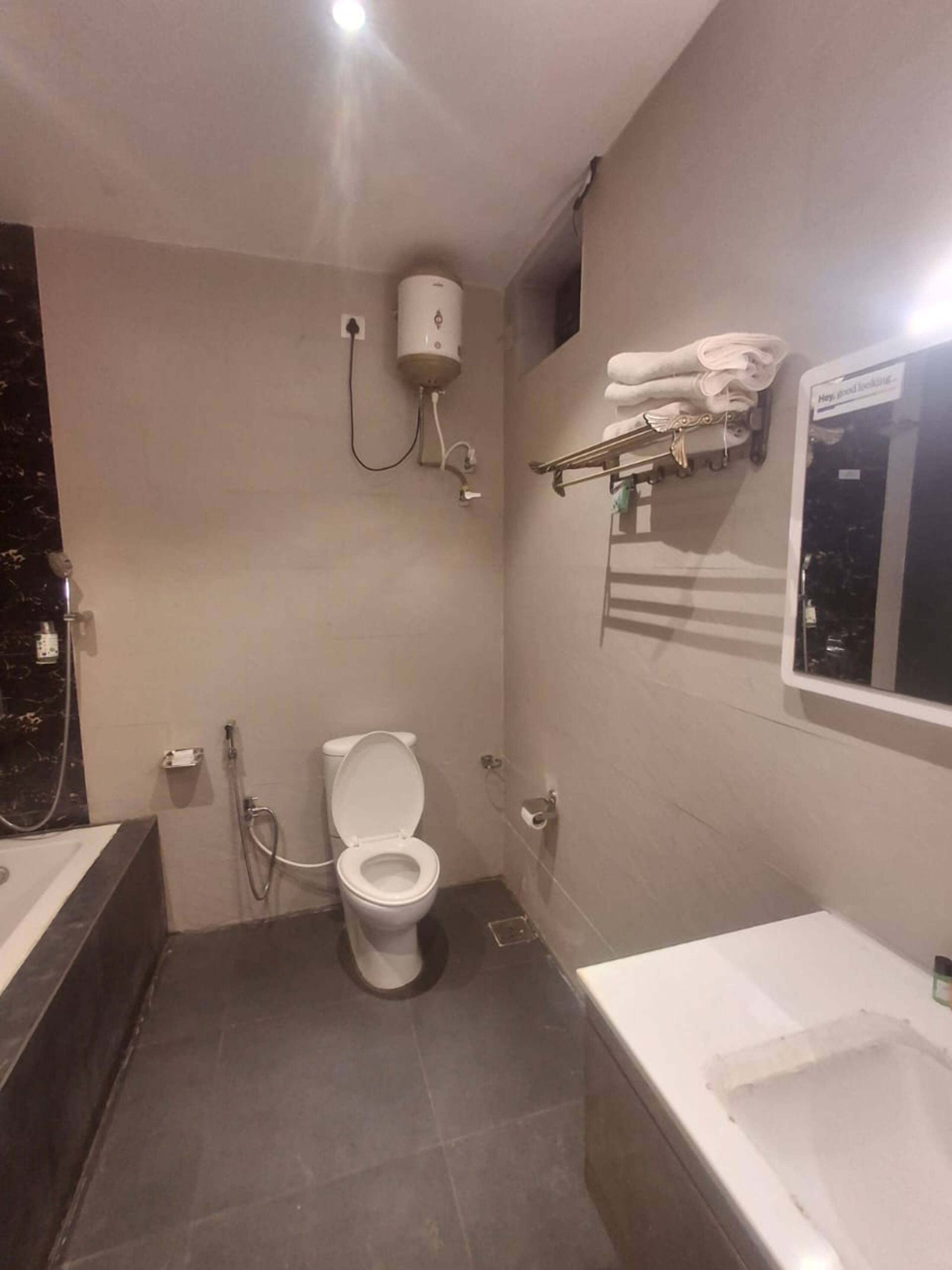 Mandrem Beach Retreat | Pool Access | AC | Bathtub 21