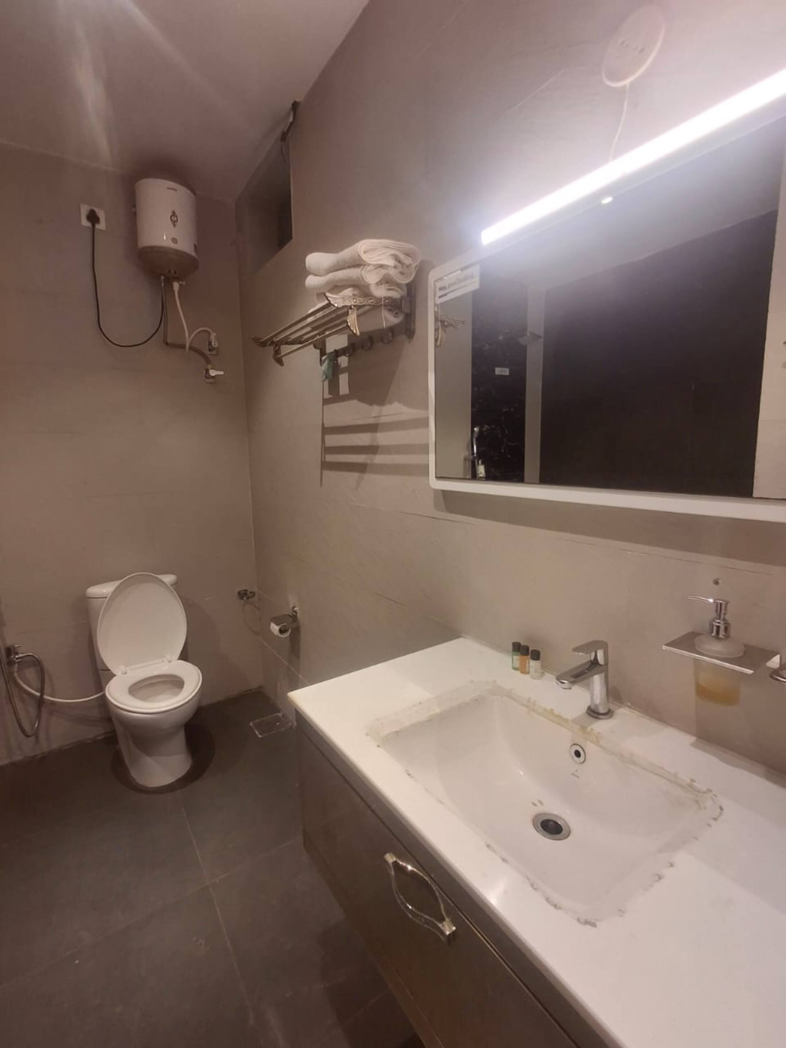 Mandrem Beach Retreat | Pool Access | AC | Bathtub 17