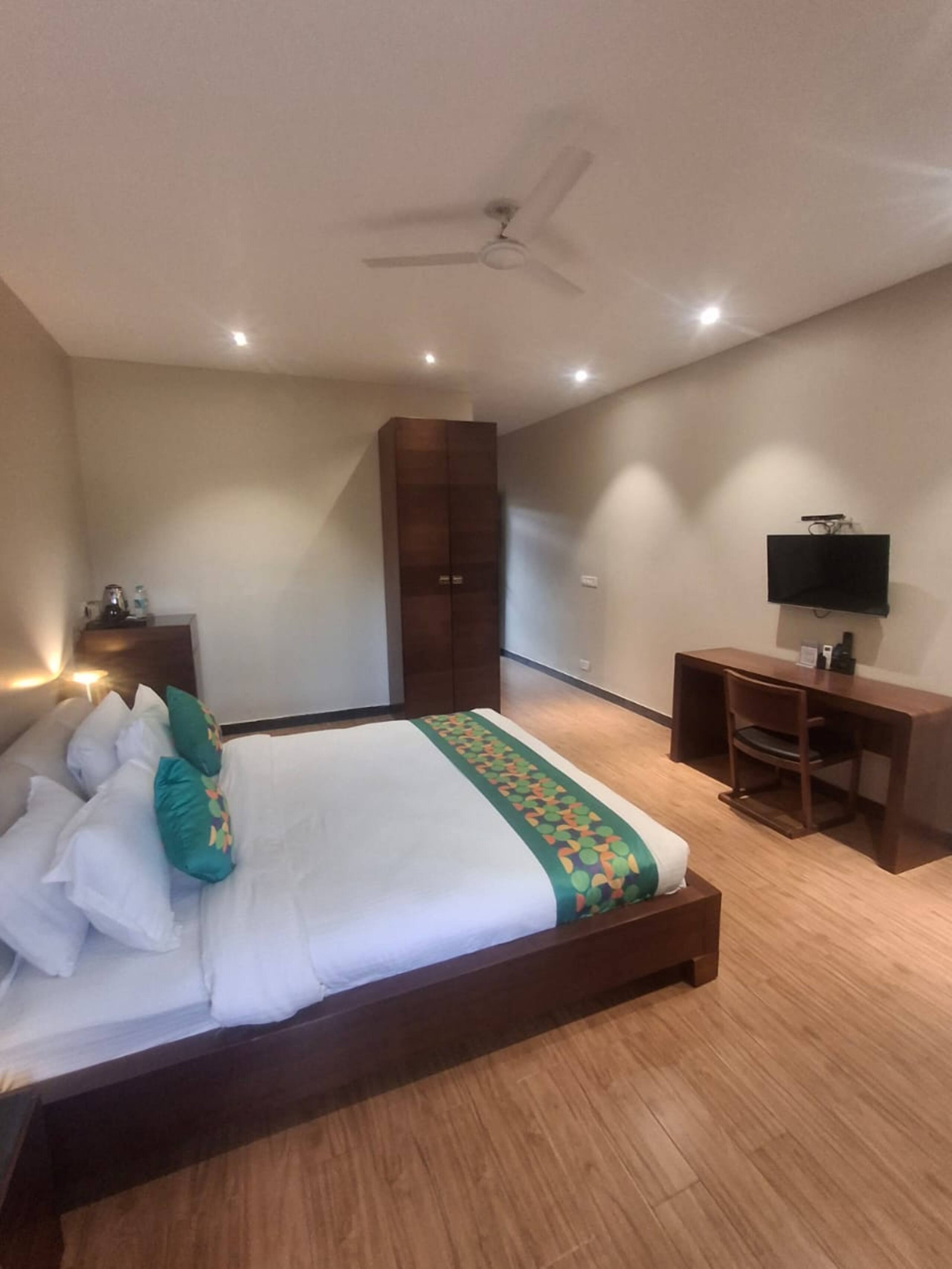 Mandrem Beach Retreat | Pool Access | AC | Bathtub 11