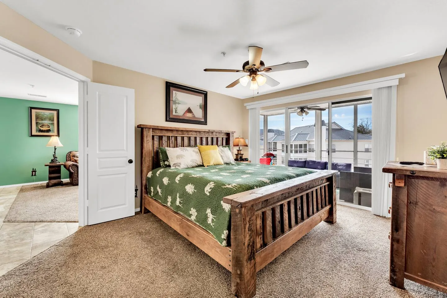 Easy Entry, Pools, Hot Tub, Strip Close! 16