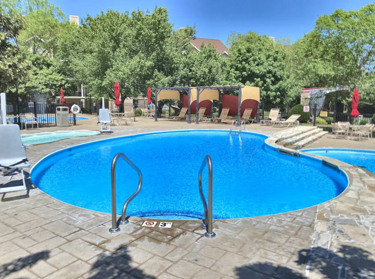 Easy Entry, Pools, Hot Tub, Strip Close! 4