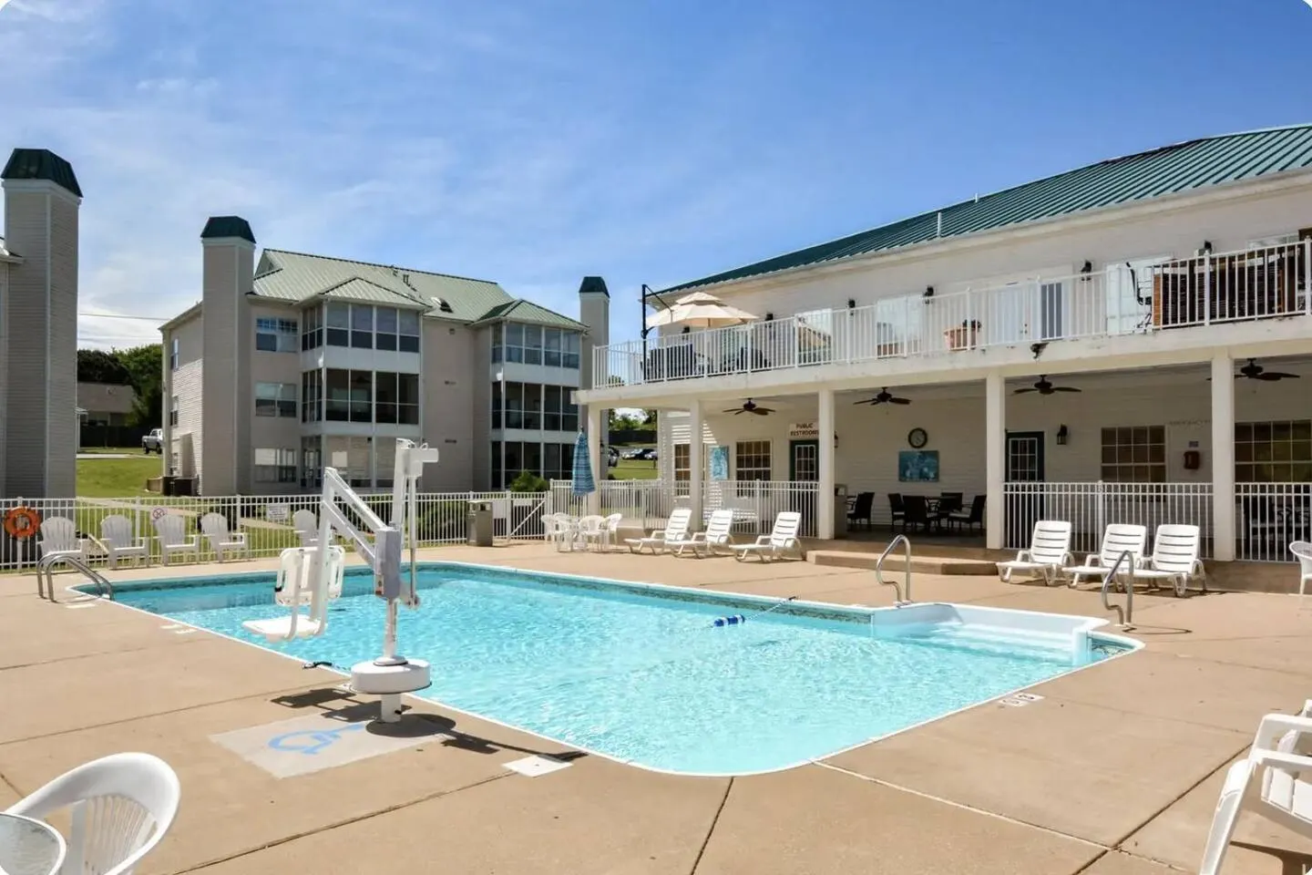Easy Entry, Pools, Hot Tub, Strip Close! 7
