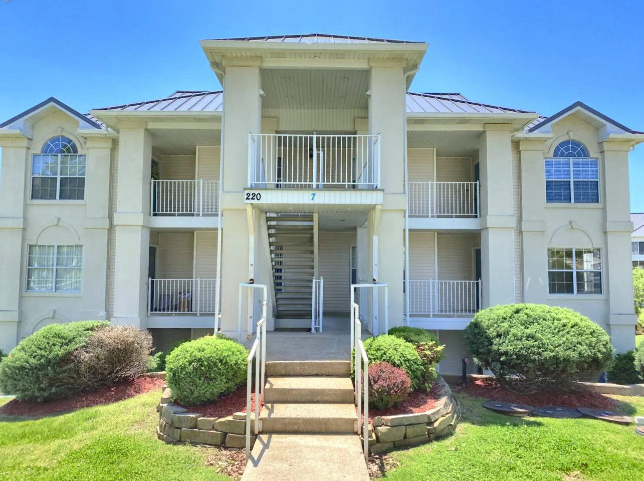 Easy Entry, Pools, Hot Tub, Strip Close! 8