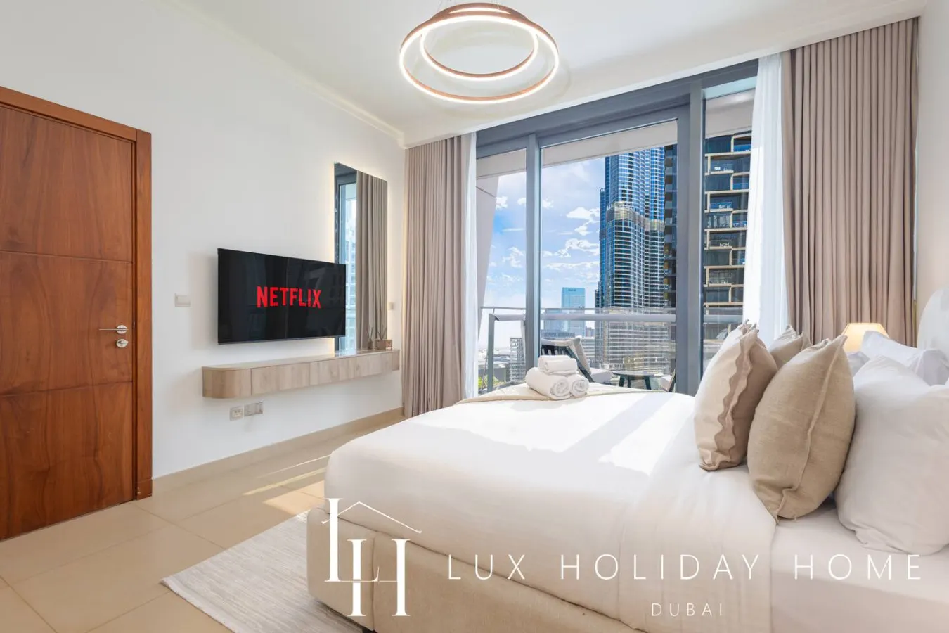 LUX The Burj Vista Suite 11