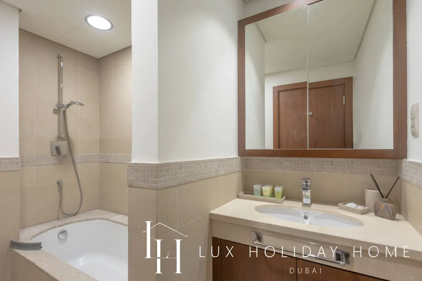 LUX The Burj Vista Suite 12
