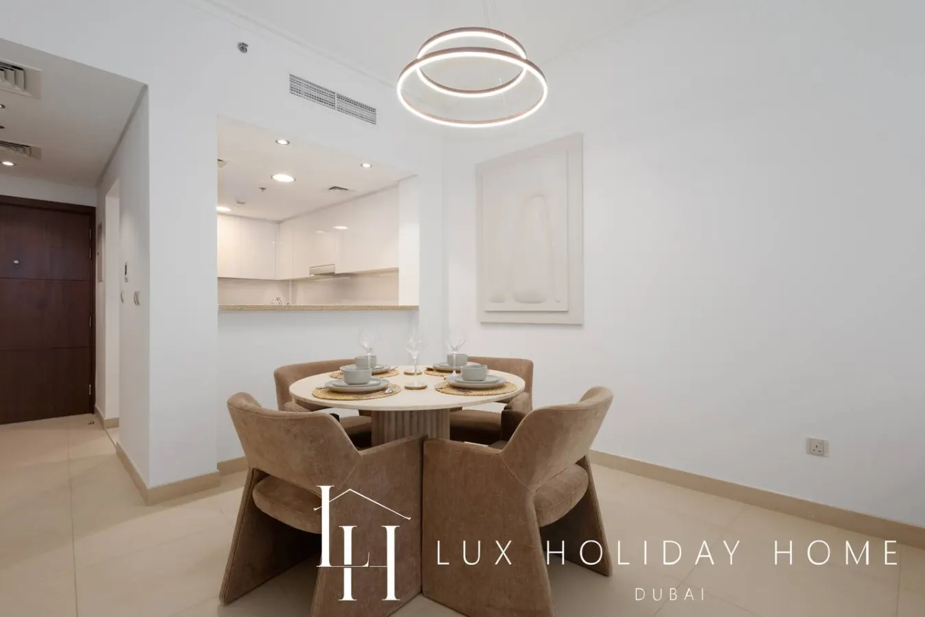 LUX The Burj Vista Suite 16