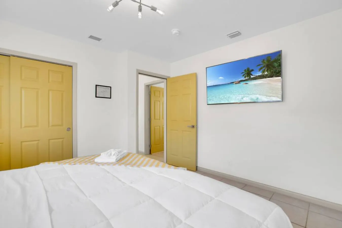 LoKal Rentals 2AB - Tropical Villa near Downtown 12