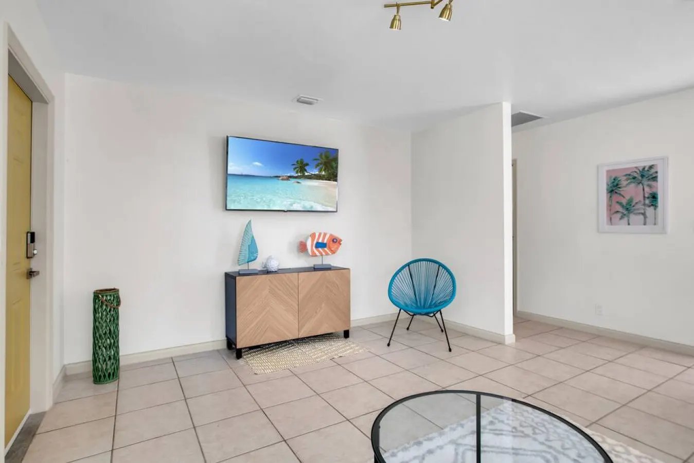 LoKal Rentals 2AB - Tropical Villa near Downtown 3