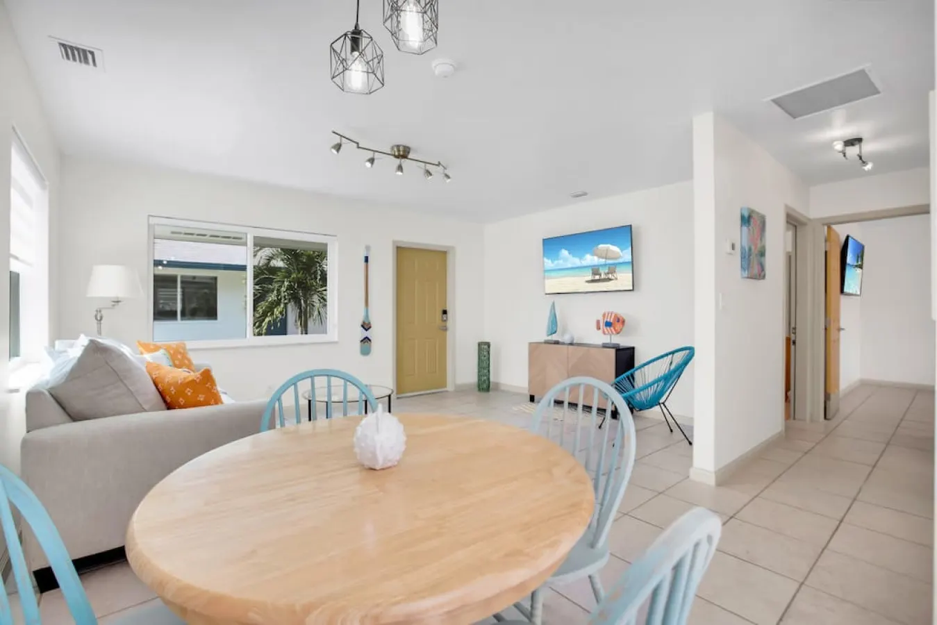 LoKal Rentals 2AB - Tropical Villa near Downtown 6