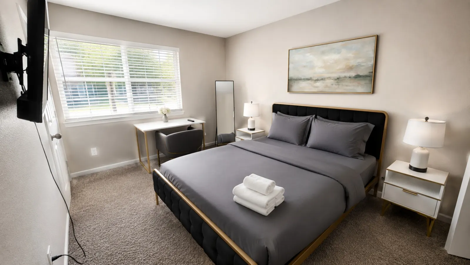 The Crestline Stay | Hoover Townhome 2BR U4 — photo 2