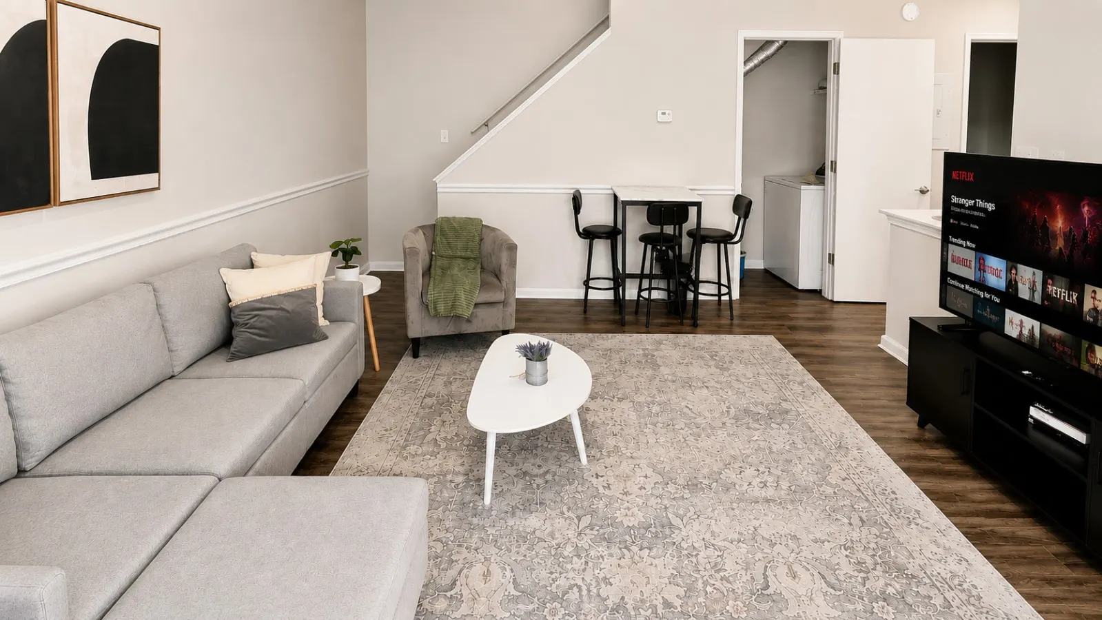 The Crestline Stay | Hoover Townhome 2BR U4 — photo 5