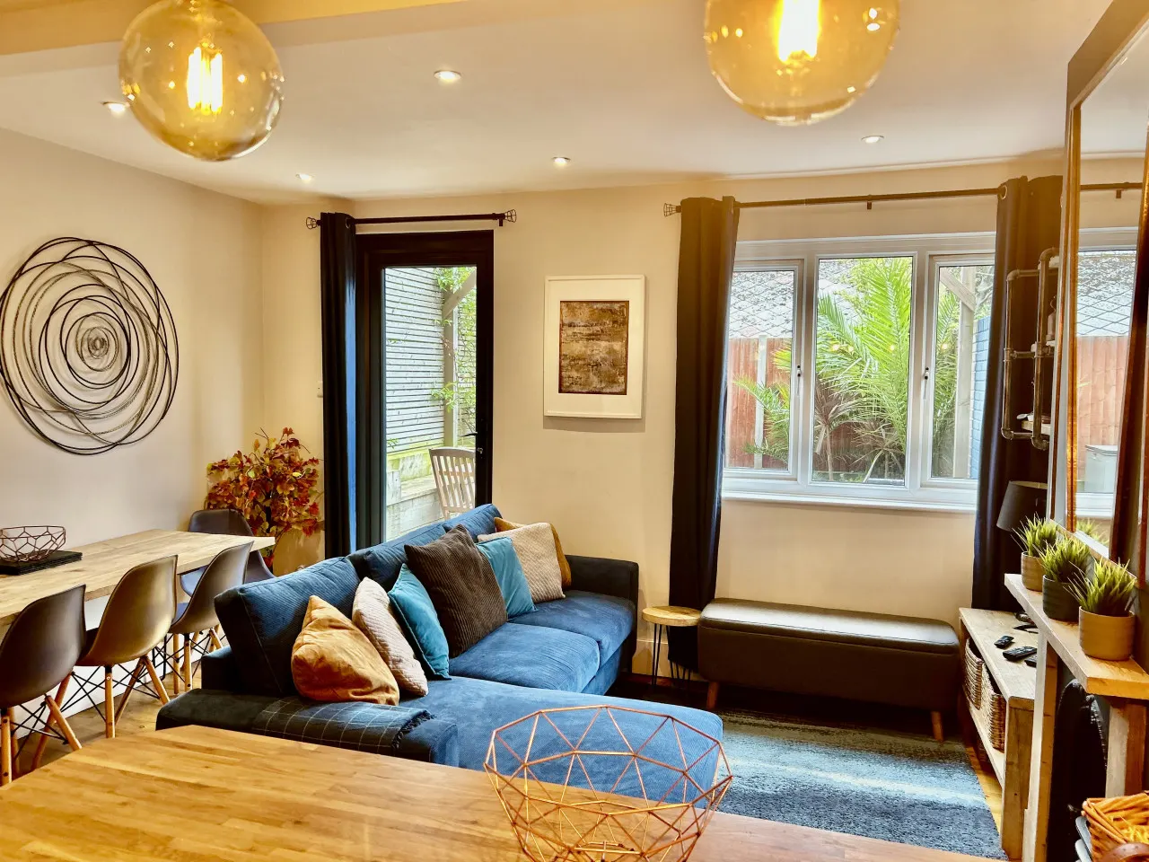 Beach at end of Road, Garden apt - Private Parking 13