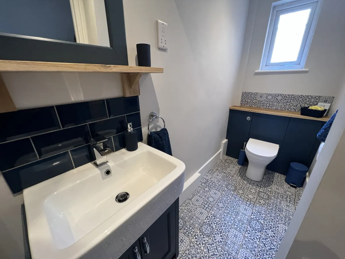 Beach at end of Road, Garden apt - Private Parking 14