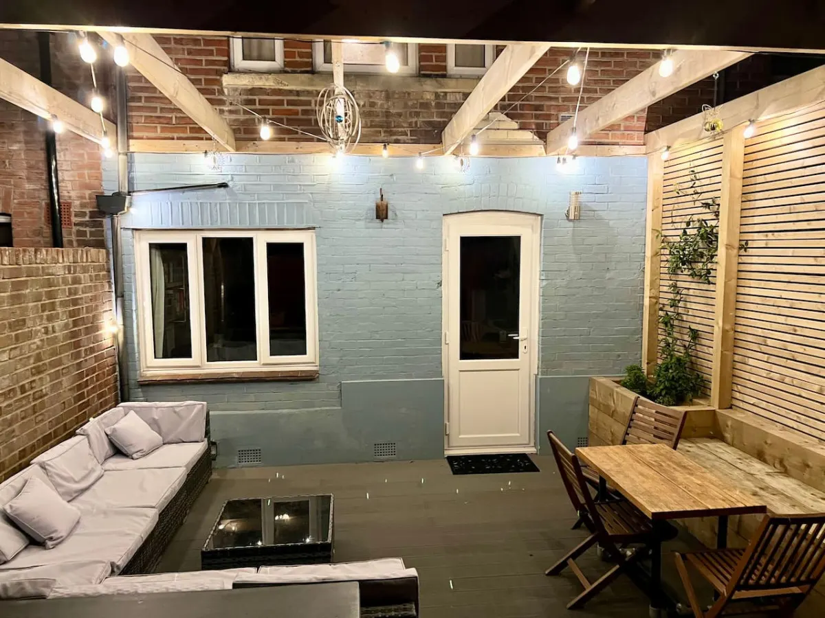 Beach at end of Road, Garden apt - Private Parking 18