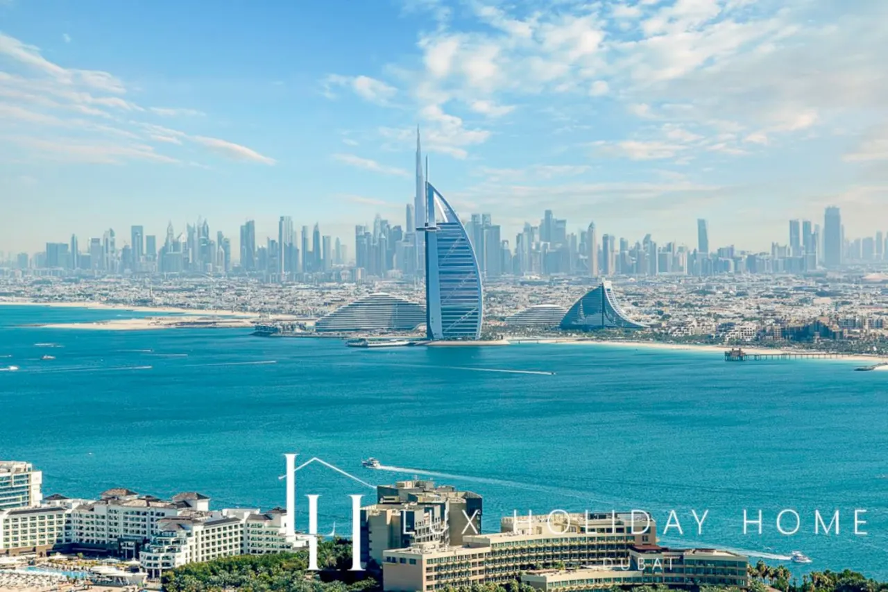 LUX Iconic Views at The Palm Tower Studio 2 2