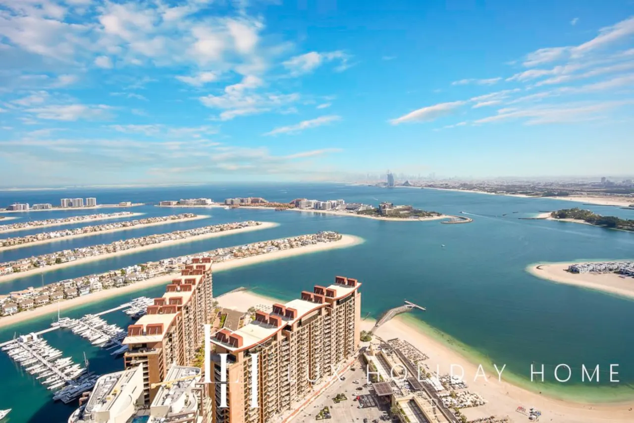 LUX Iconic Views at The Palm Tower Studio 2 10