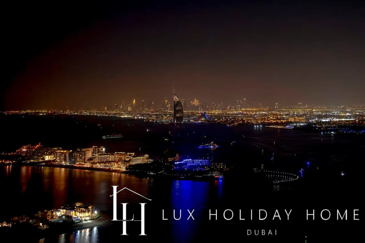 LUX Iconic Views at The Palm Tower Studio 2 13