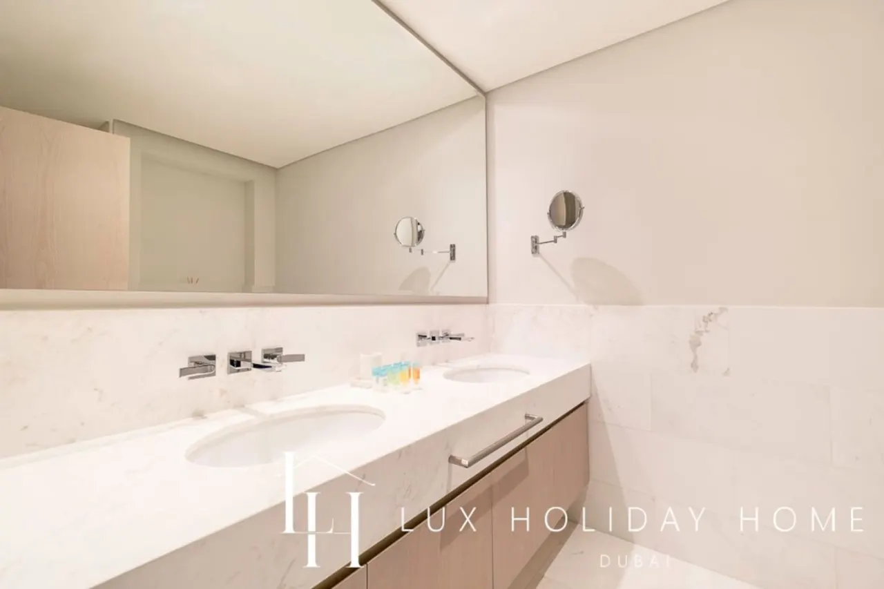 LUX Iconic Views at The Palm Tower Studio 2 14