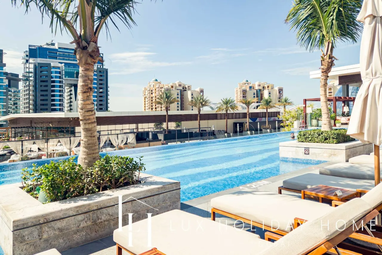 LUX Iconic Views at The Palm Tower Studio 2 17