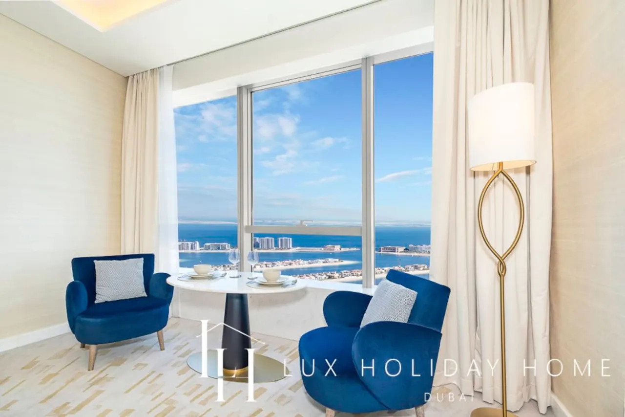 LUX Iconic Views at The Palm Tower Studio 2 3