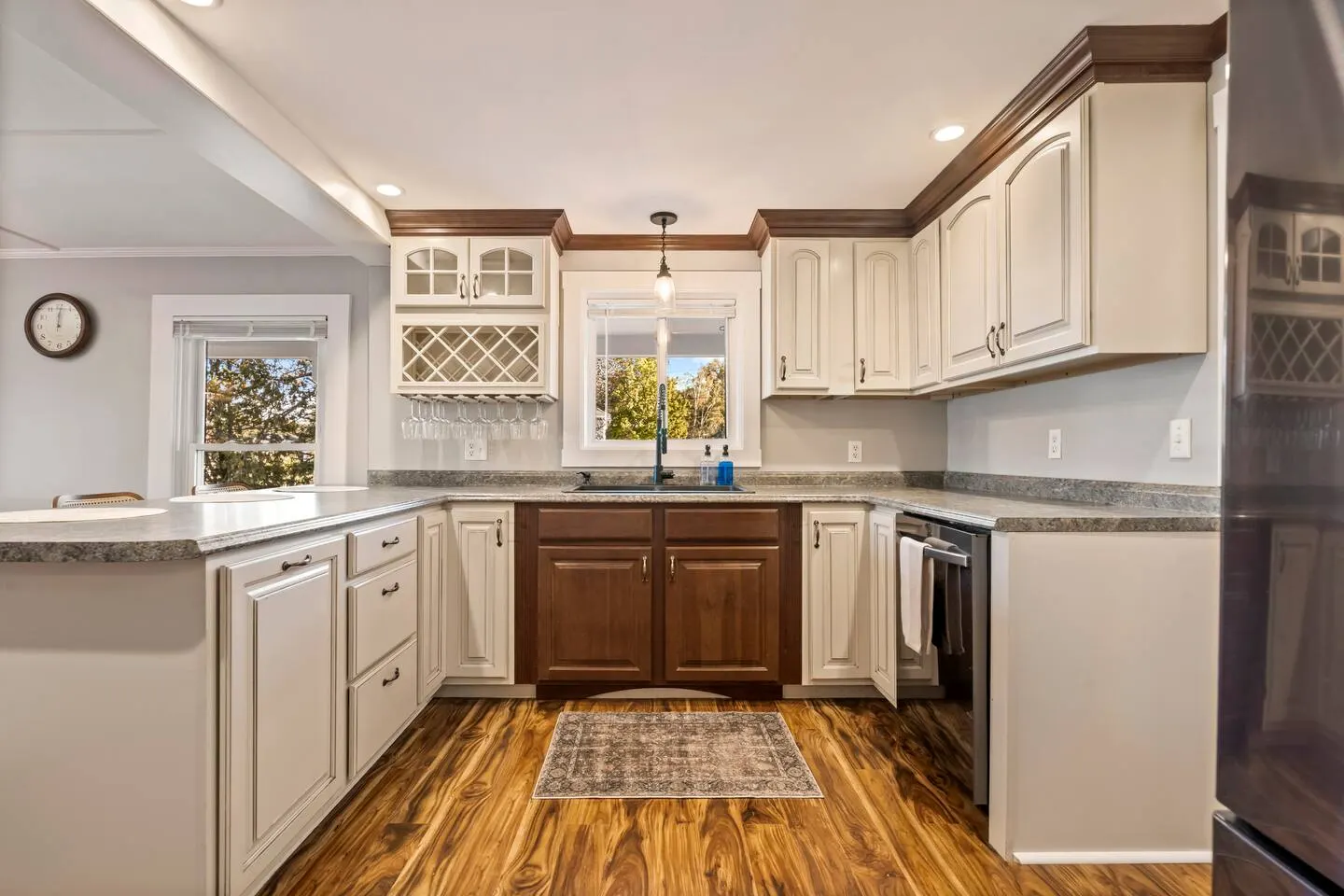 6BR Downtown Lake View Games, Fire Pit & Grill 19