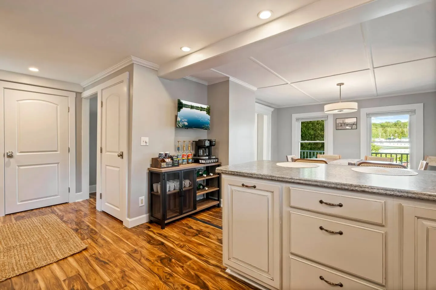 6BR Downtown Lake View Games, Fire Pit & Grill 20