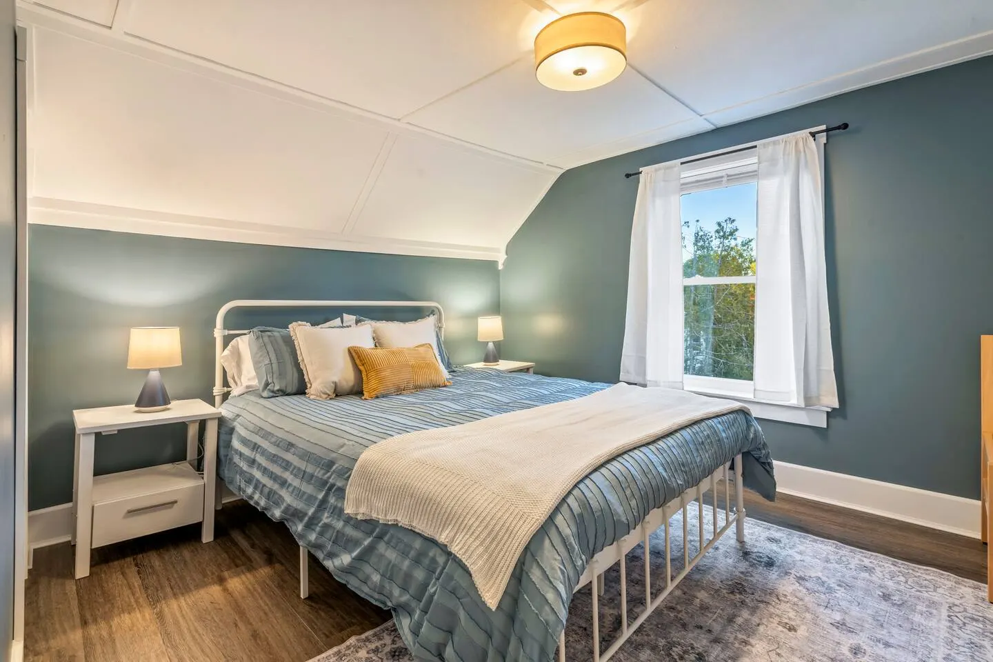 6BR Downtown Lake View Games, Fire Pit & Grill 7