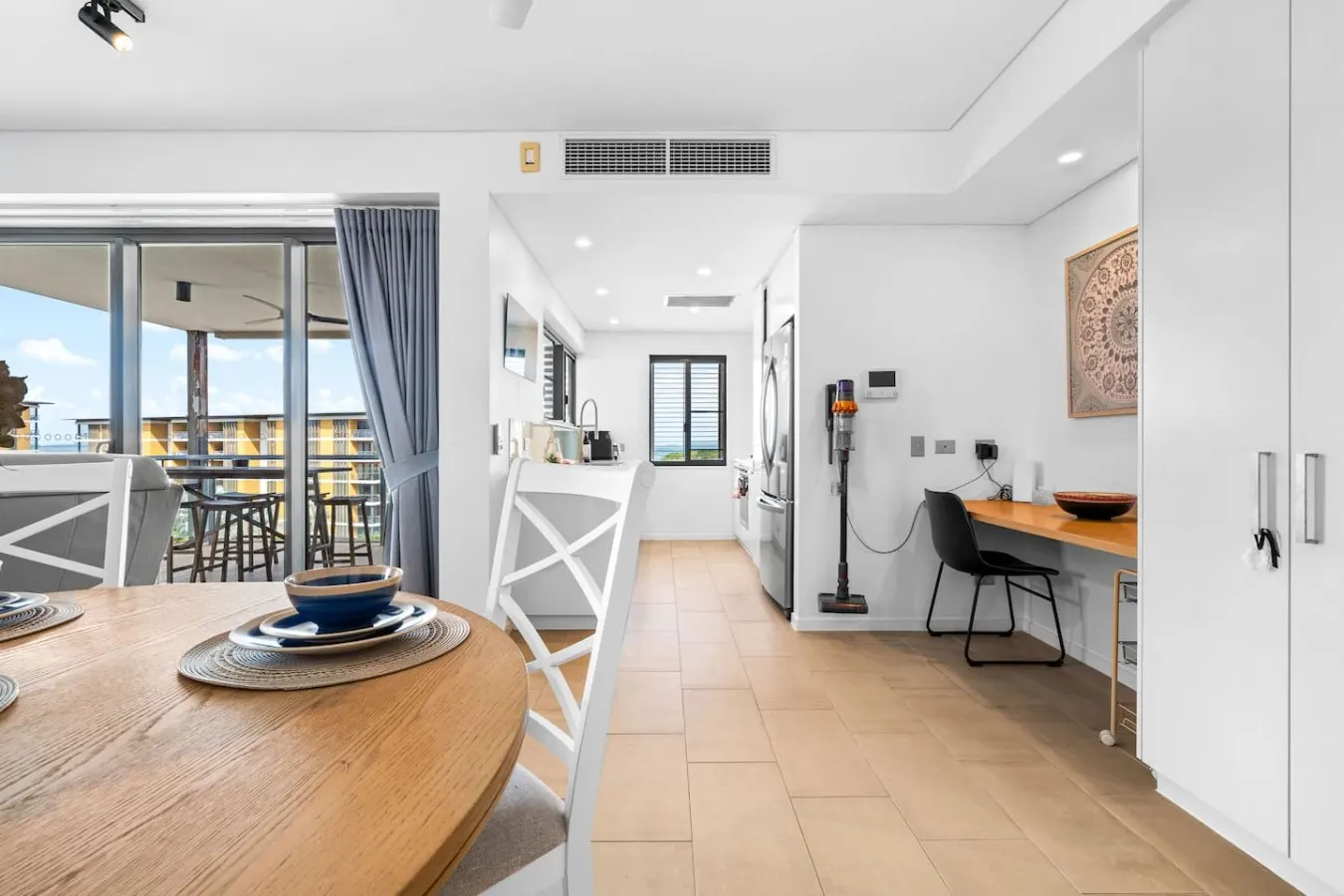 Zen Bayside: seaview - balcony - shared pool 13