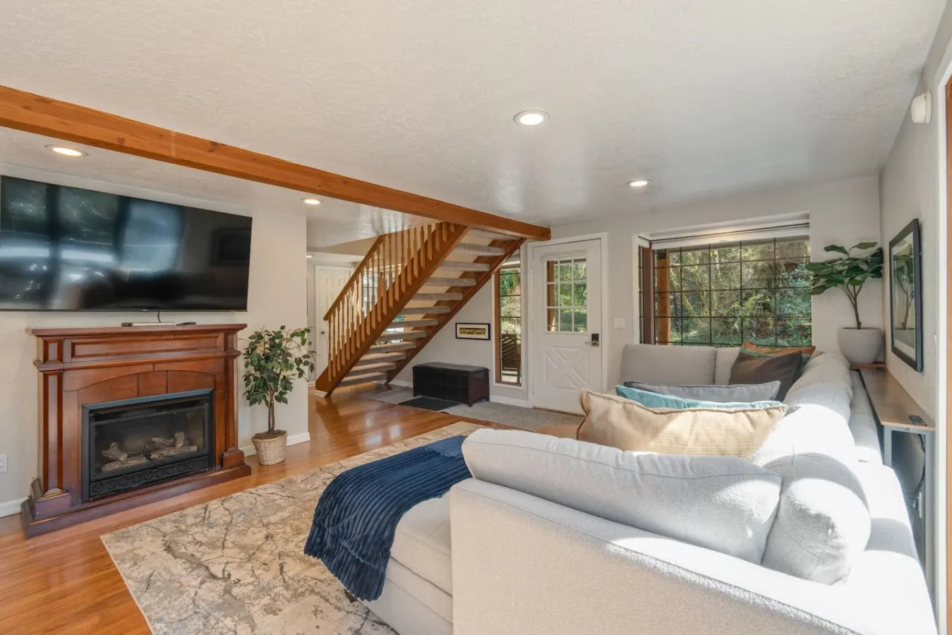 Peaceful 3BR Retreat by the Falls — photo 4