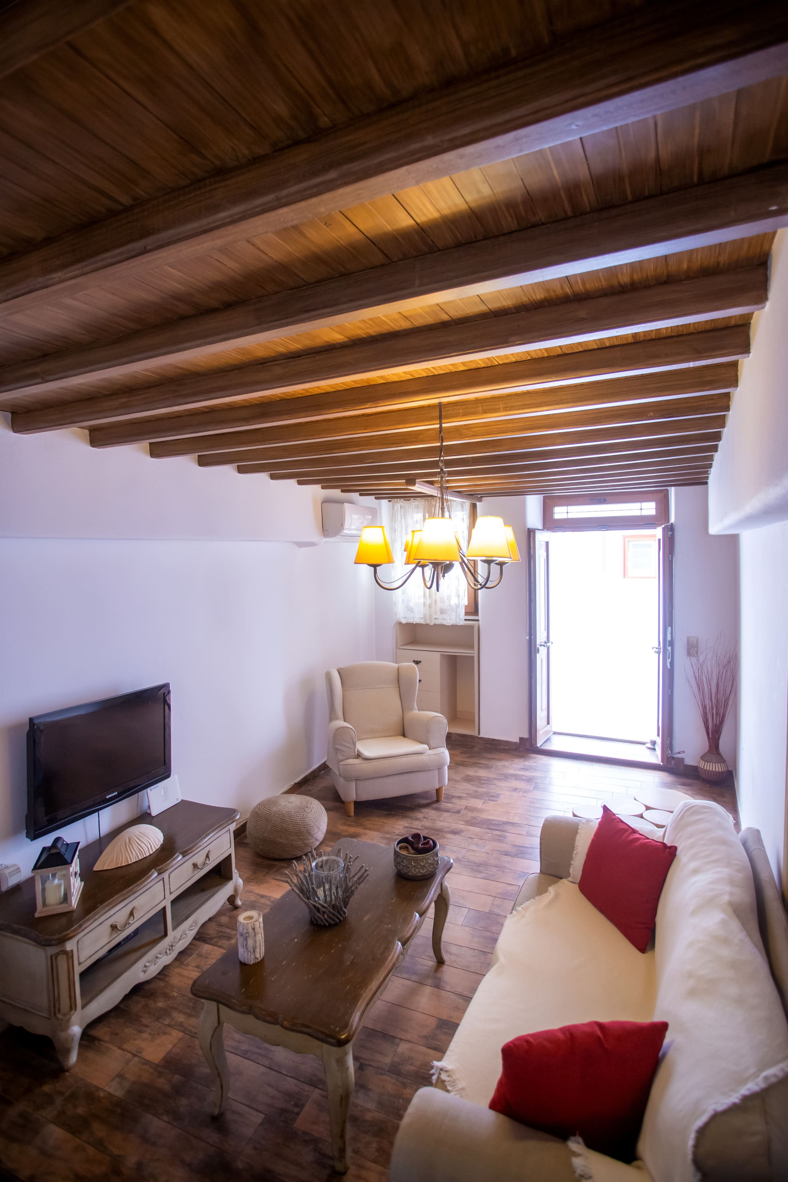 Wake up in a Mykonian Home & Live as a Local 9