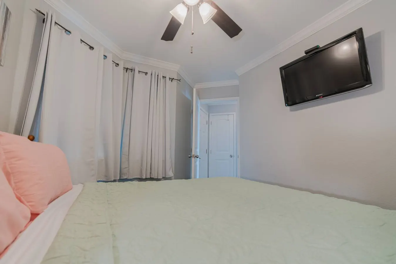 Heated Pools, Hot Tubs & Easy Beach Access 4