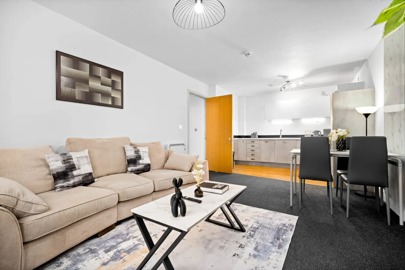 Stylish 2 Bedroom Apartment - City Centre - King Beds - Netflix 11