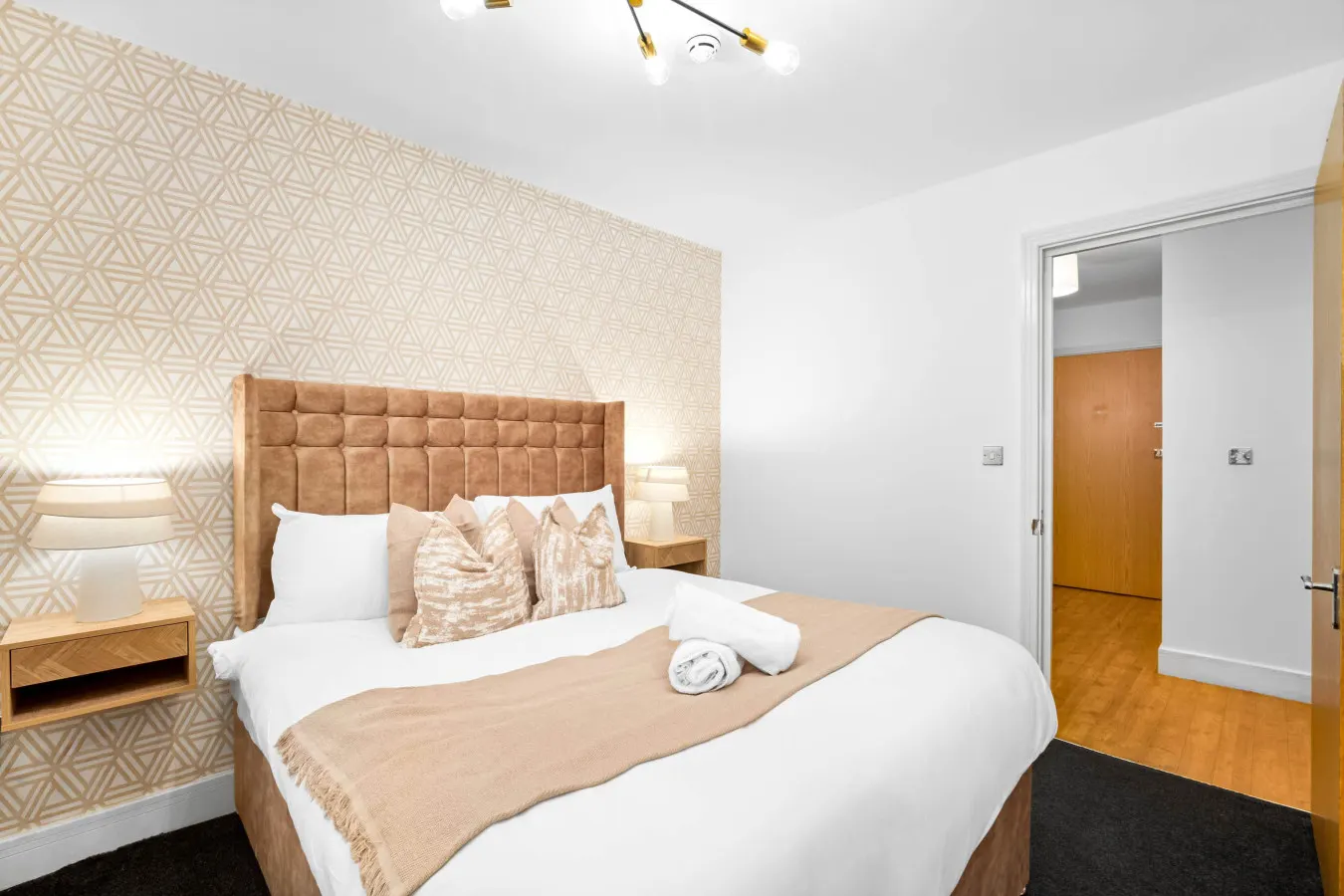 Stylish 2 Bedroom Apartment - City Centre - King Beds - Netflix 16