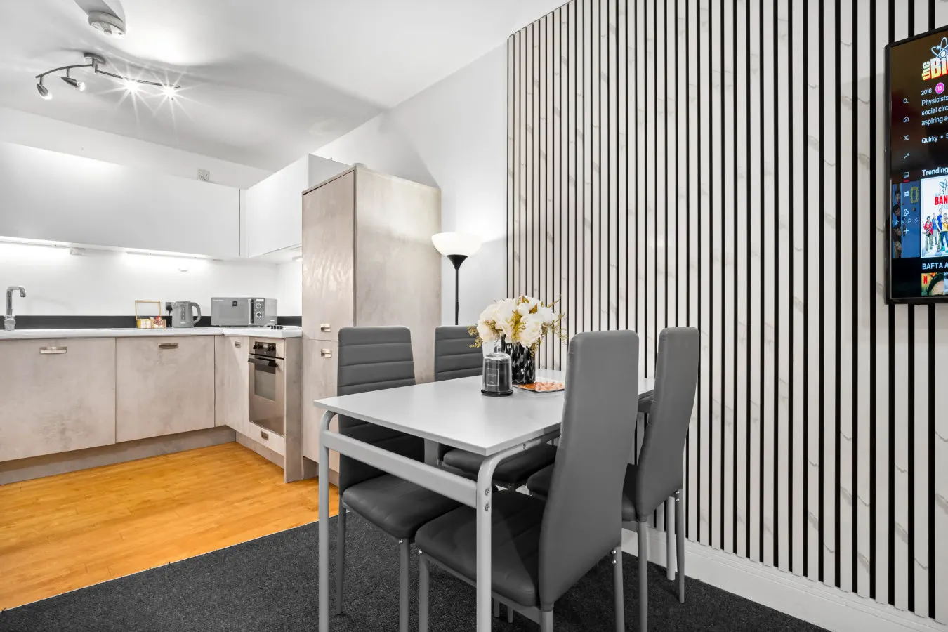 Stylish 2 Bedroom Apartment - City Centre - King Beds - Netflix — photo 5