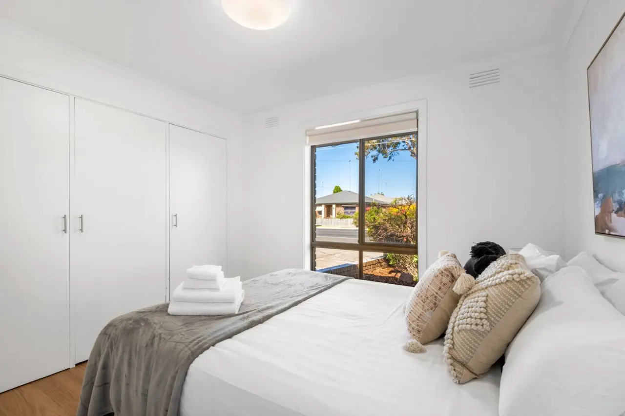 Stylish 2BR Unit in Geelong, Convenient Location — photo 2