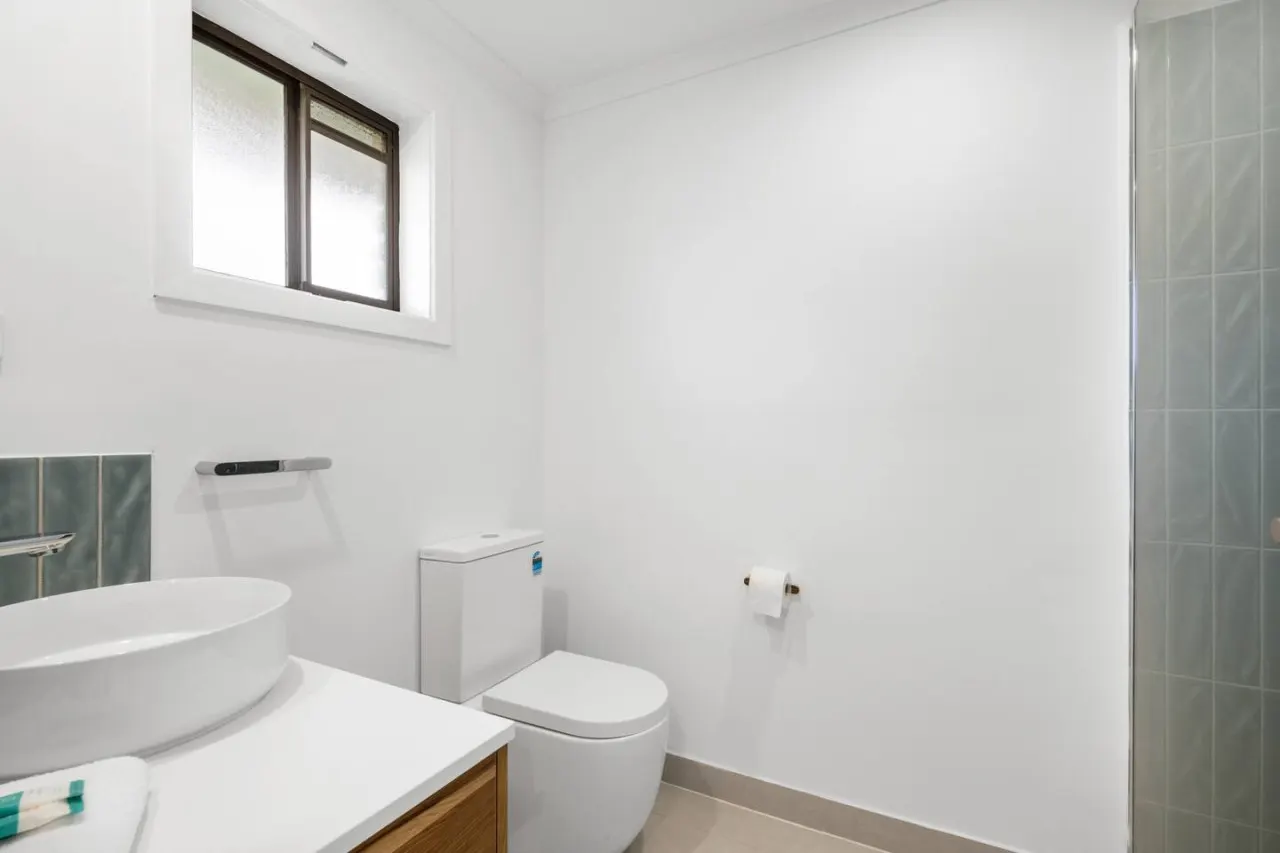 Stylish 2BR Unit in Geelong, Convenient Location 11