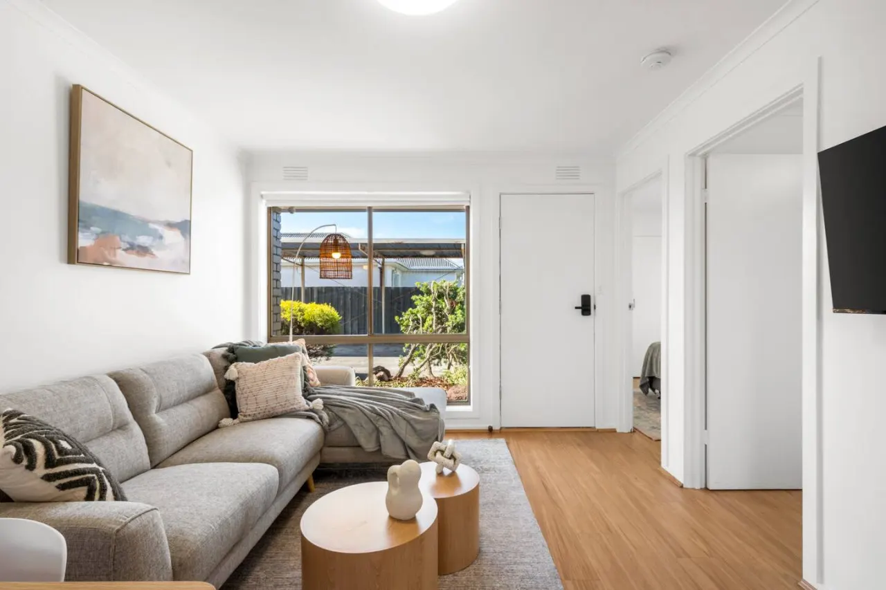 Stylish 2BR Unit in Geelong, Convenient Location — photo 3