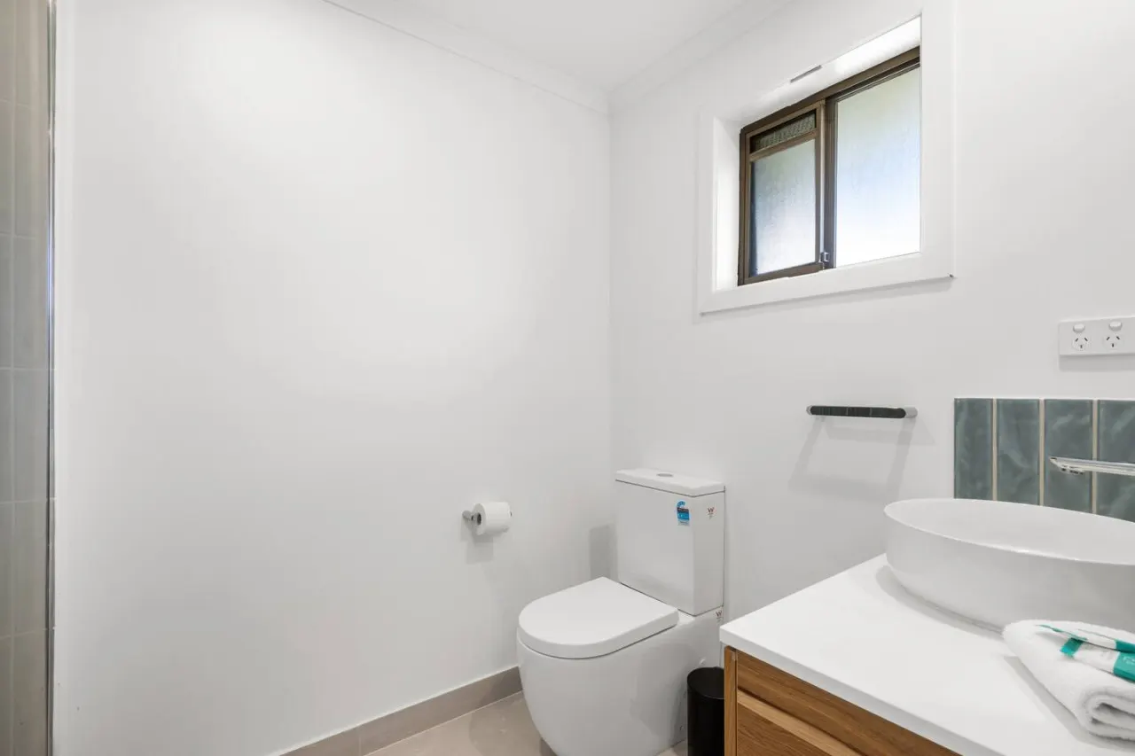 Stylish 2BR Unit in Geelong, Convenient Location 8