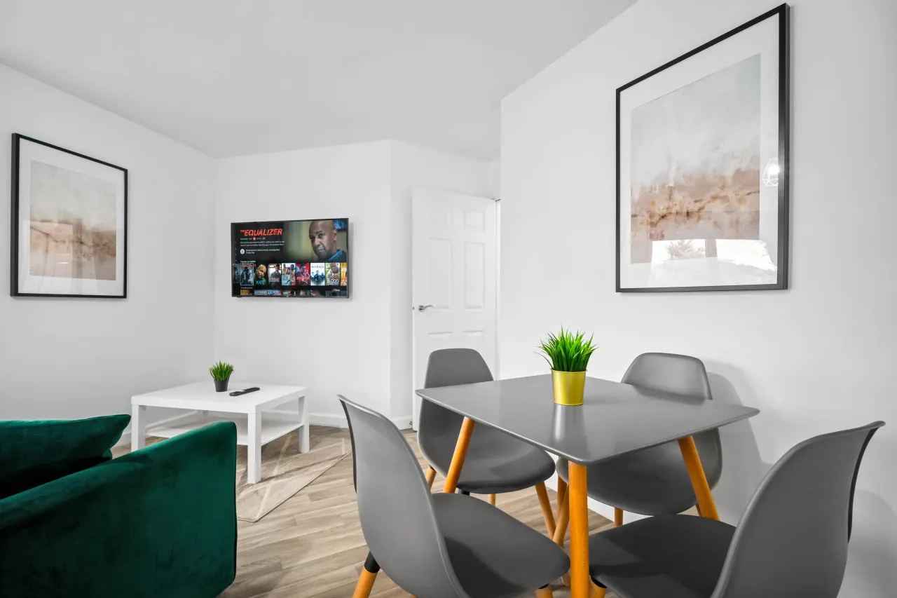 Stylish Apartment * 2 Bedroom * Netflix WIFI 9
