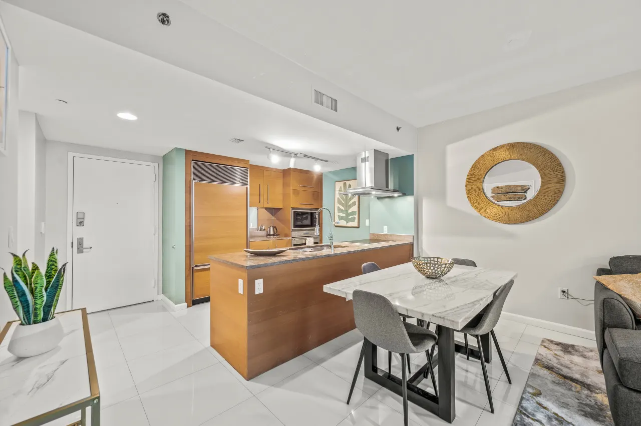 Luxurious ocean view unit — photo 2