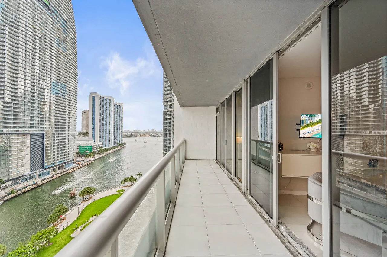 Luxurious ocean view unit 17