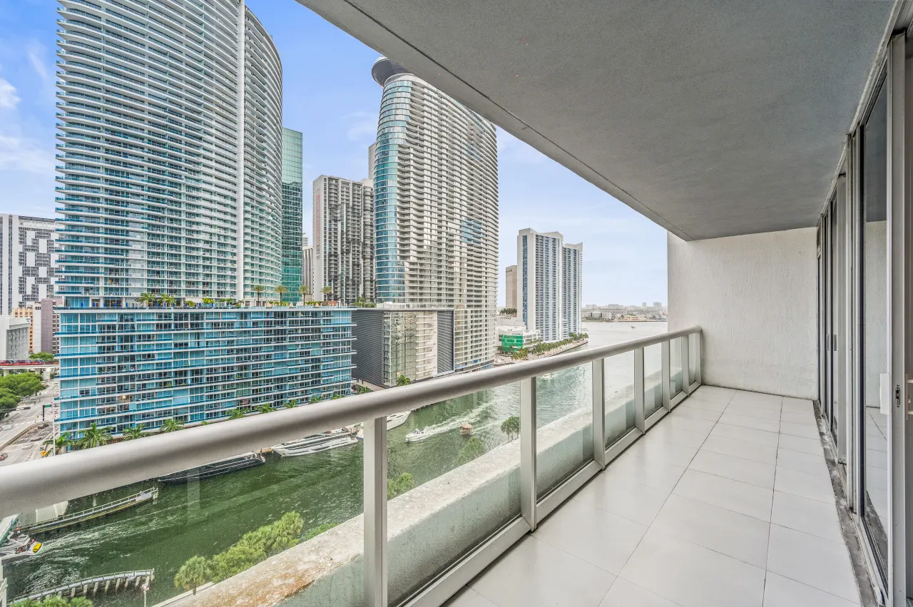 Luxurious ocean view unit 18
